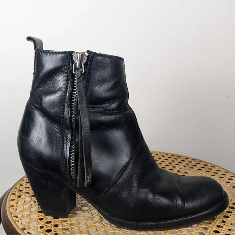 Acne studios the pistol bootie 39